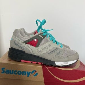 Saucony Grid SD premium size 8. Very exclusive